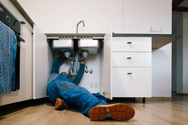 Professional Plumbing technician working in Washington, IL